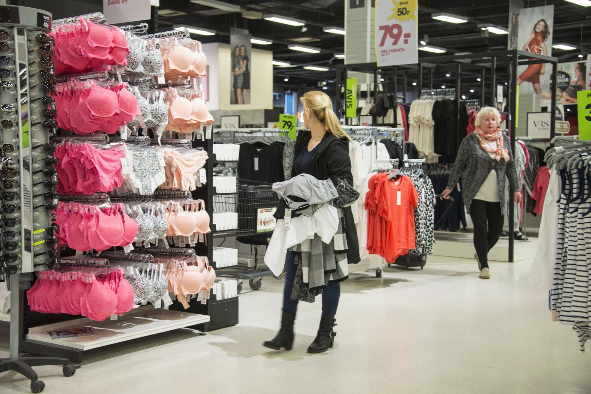 Dansk sælger 38 stykker tøj året | Dagligvarehandlen